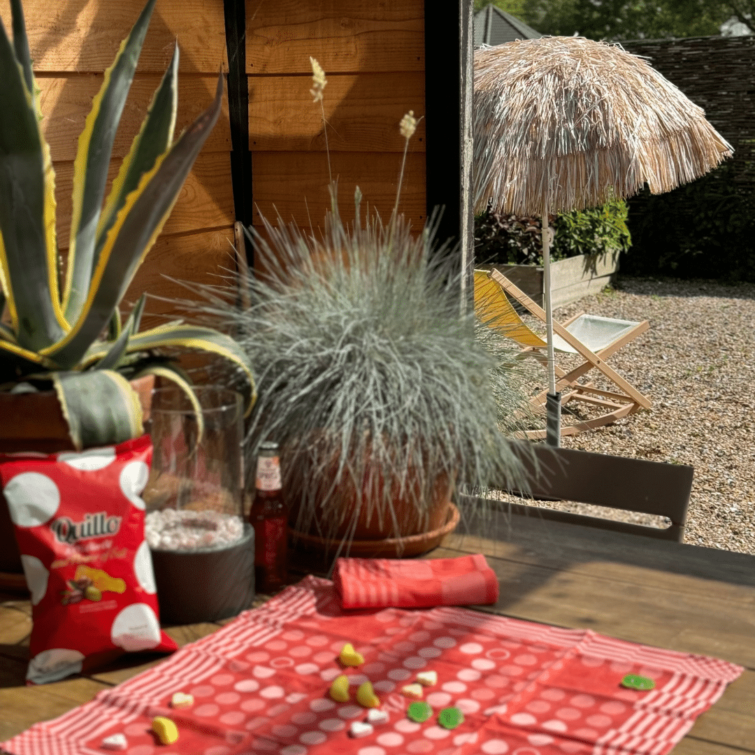 Beach Rocker geel Weltevree en Theedoeken om een leuk spel te spelen