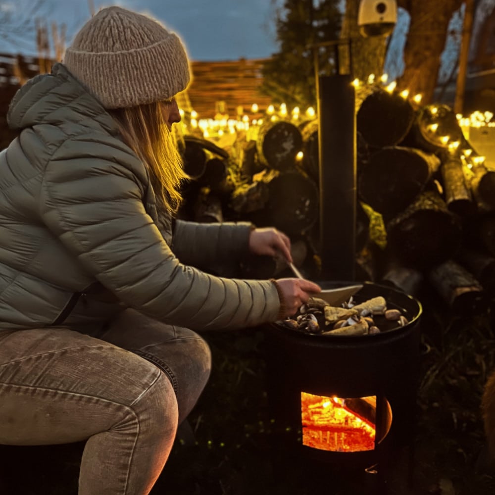 Matlagning och eldar utomhus på vintern