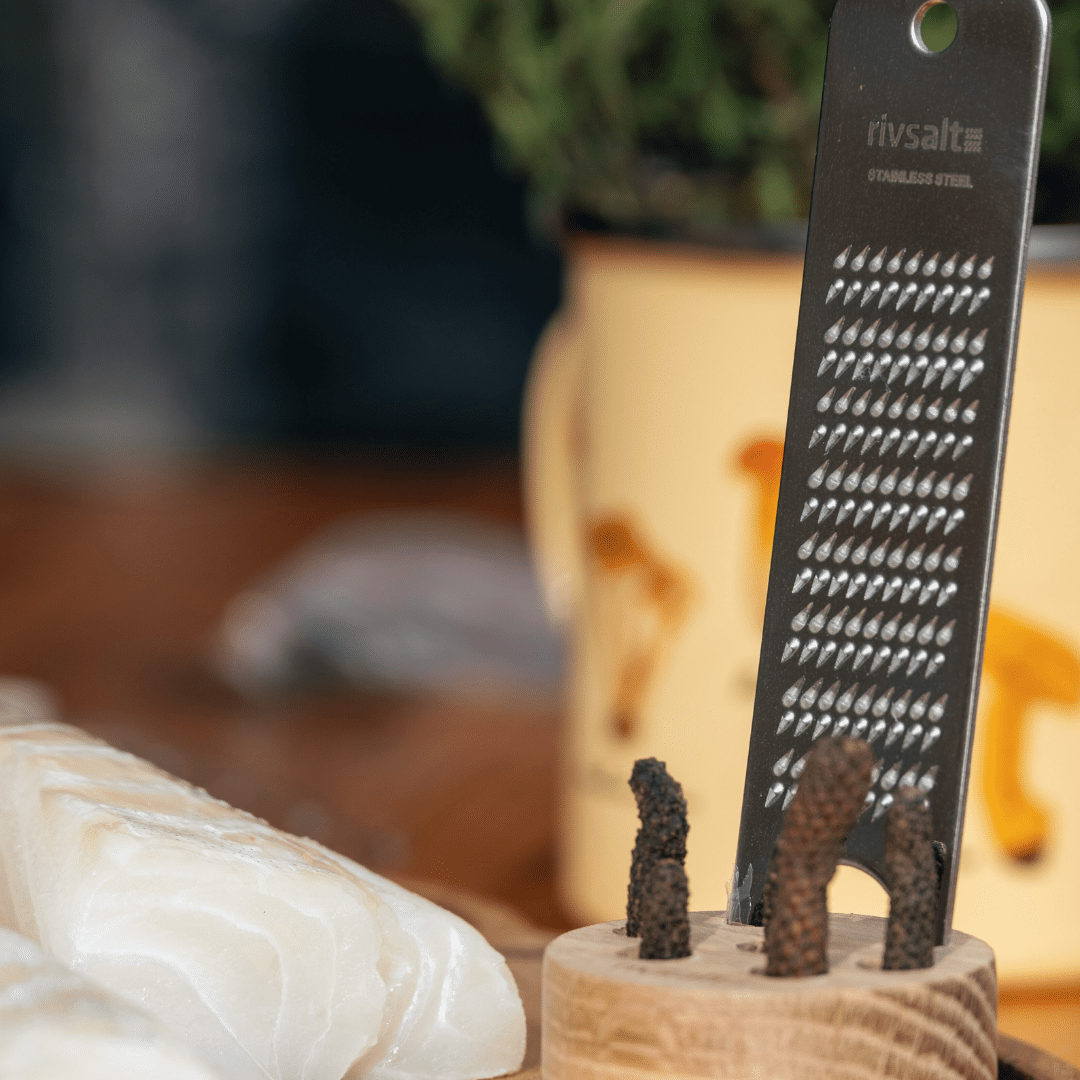 Rivsalt pepper on stand