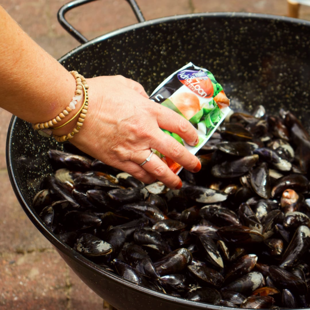 Wok with mussels