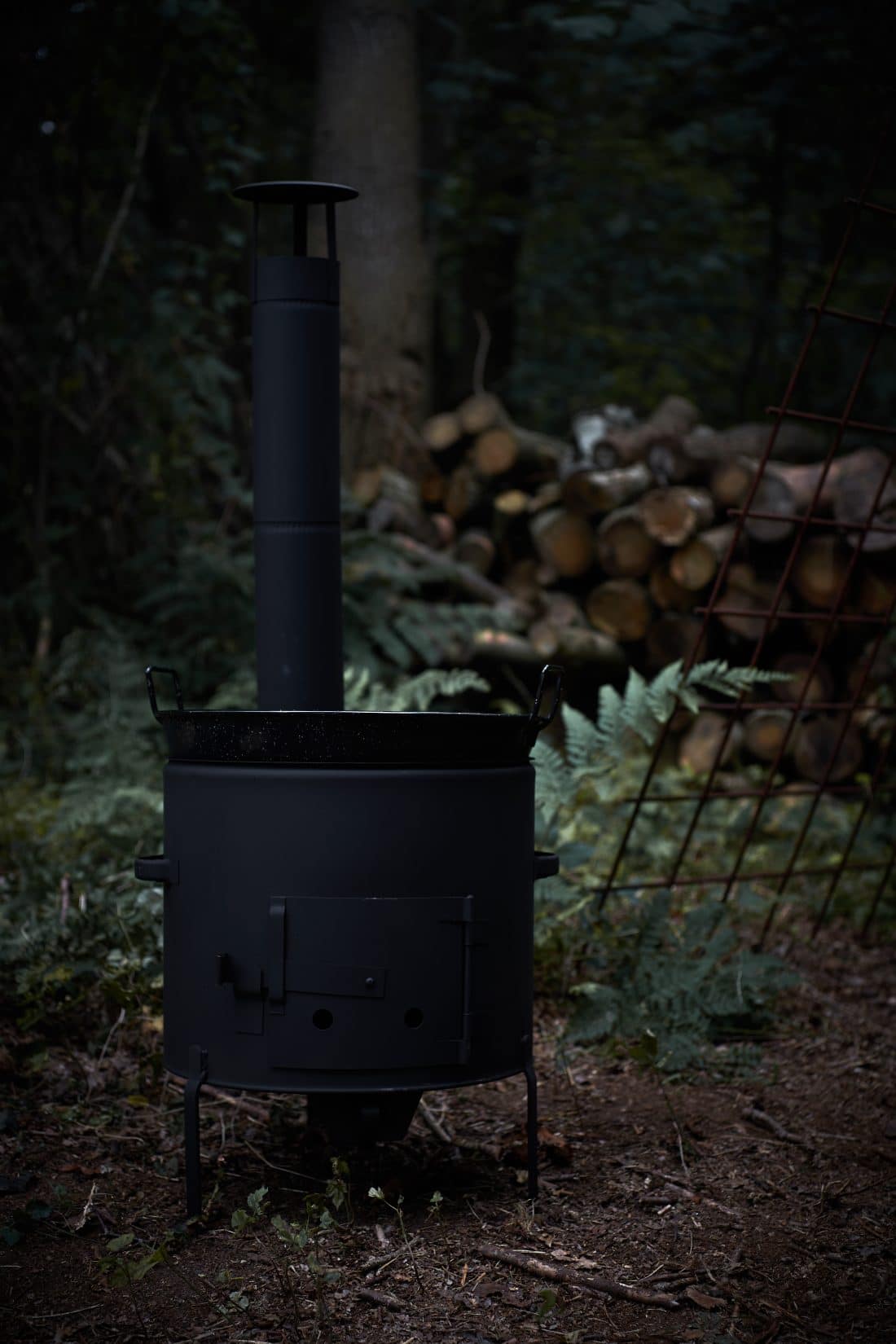 VUUR LAB. Outdoor cooking stove with wok pan