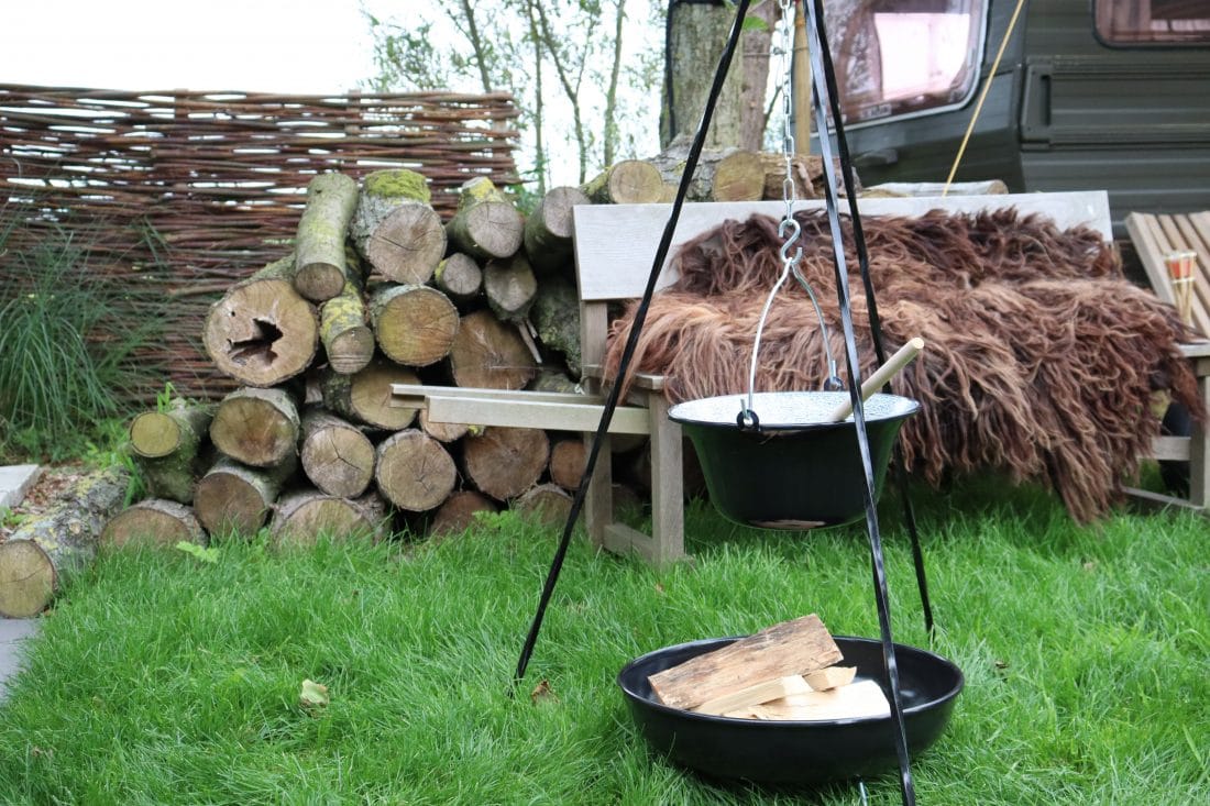 Ensemble trépied 120 cm avec bouilloire de sorcière de 10 litres et boule à feu