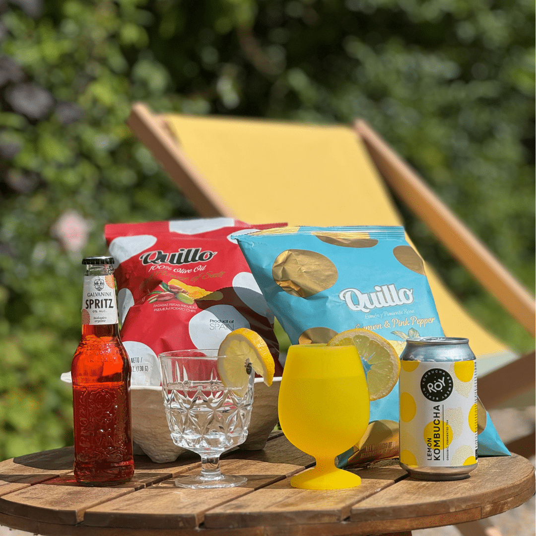 Delicious chips from Quillo and a drink in the low picnic glasses