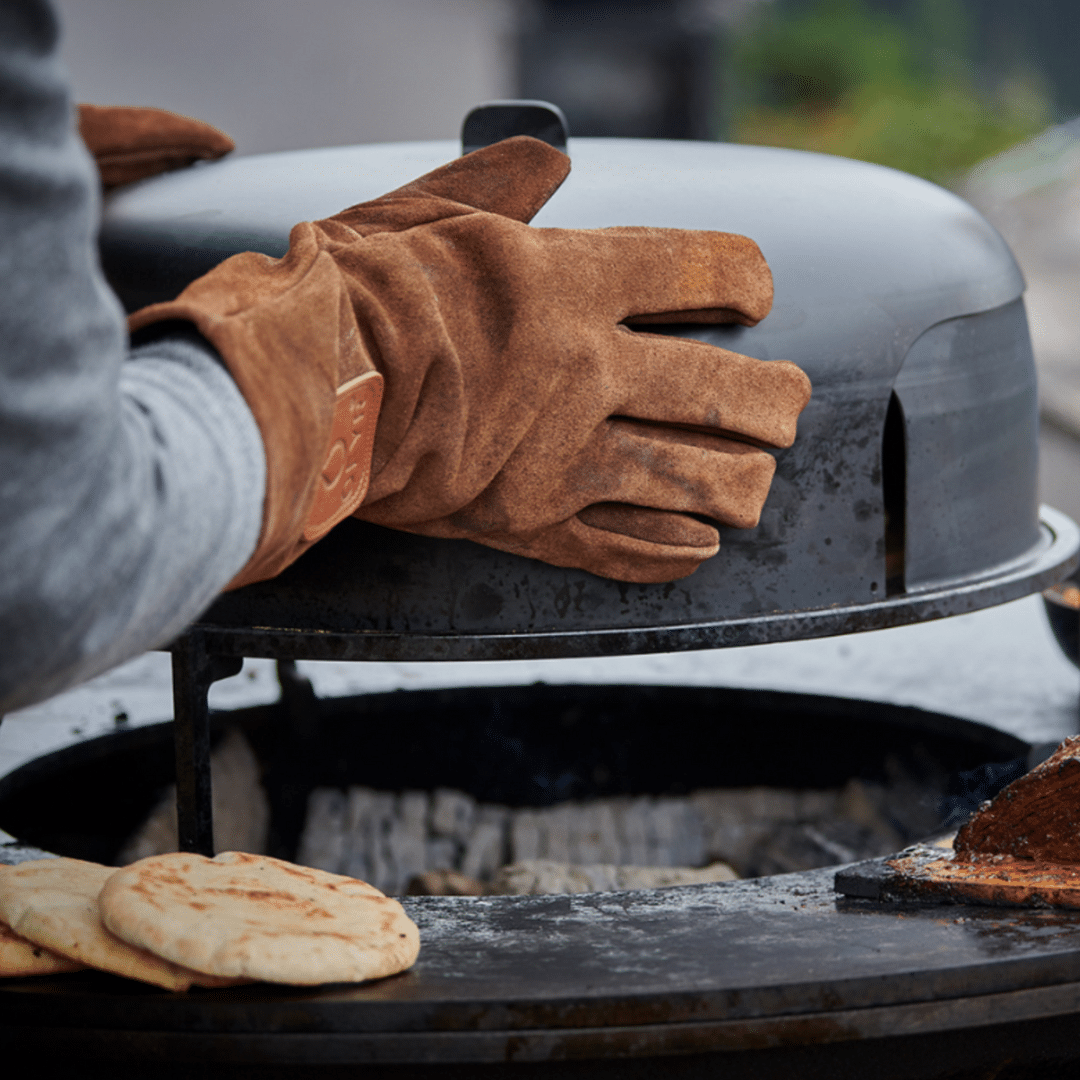 OFYR Pizza oven module brown heat-resistant gloves