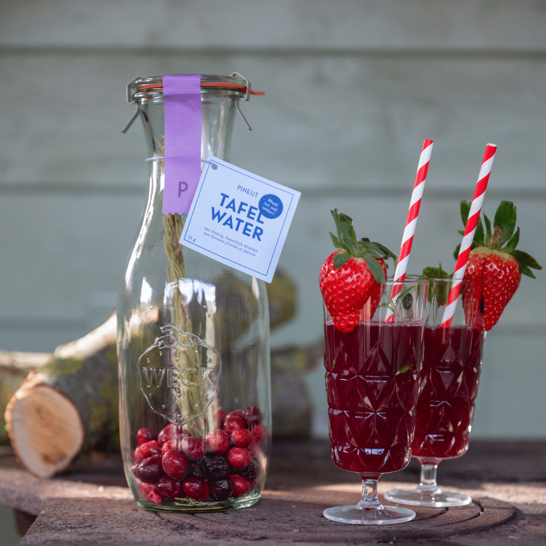 Eau de table cerise canneberge romarin Pineut