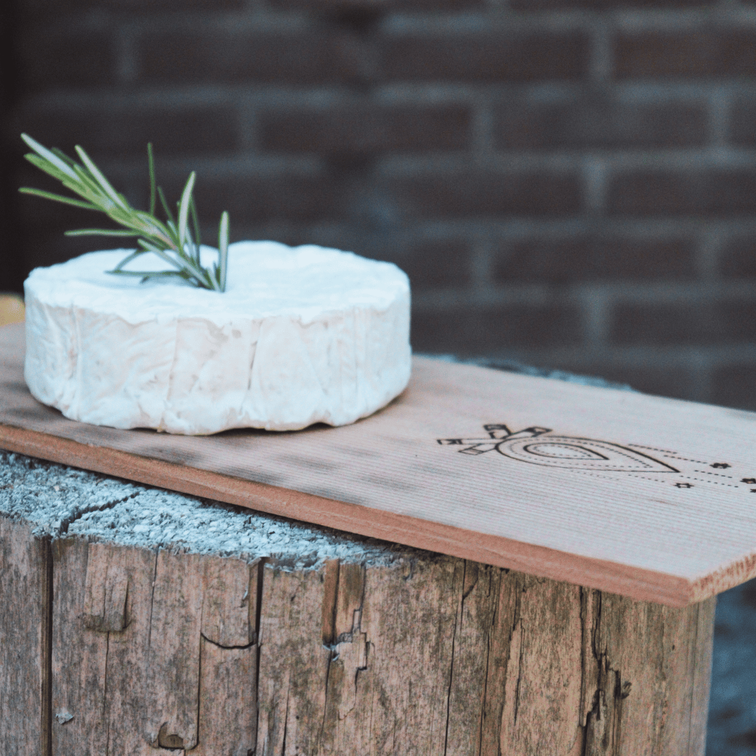 Cedar wood plank VUUR LAB. Camembert