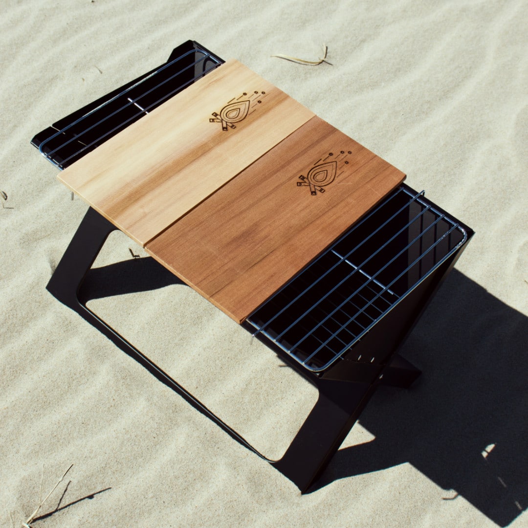Handige opvouwbare en draagbare BBQ met rookplanken