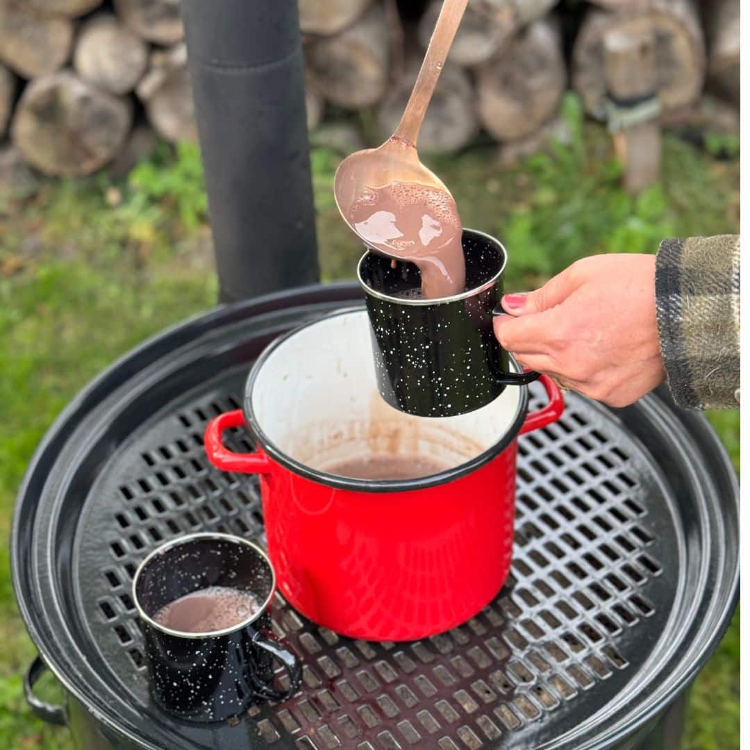 Geniet van een lekkere warme chocomel in deze duurzame emaille mok