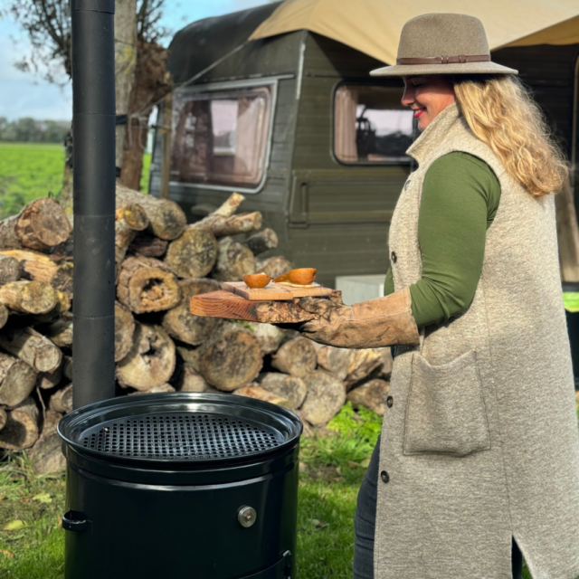 Fresh pear gorgonzola on tapas smoking board VUUR LAB BBQ outdoor cooking stove