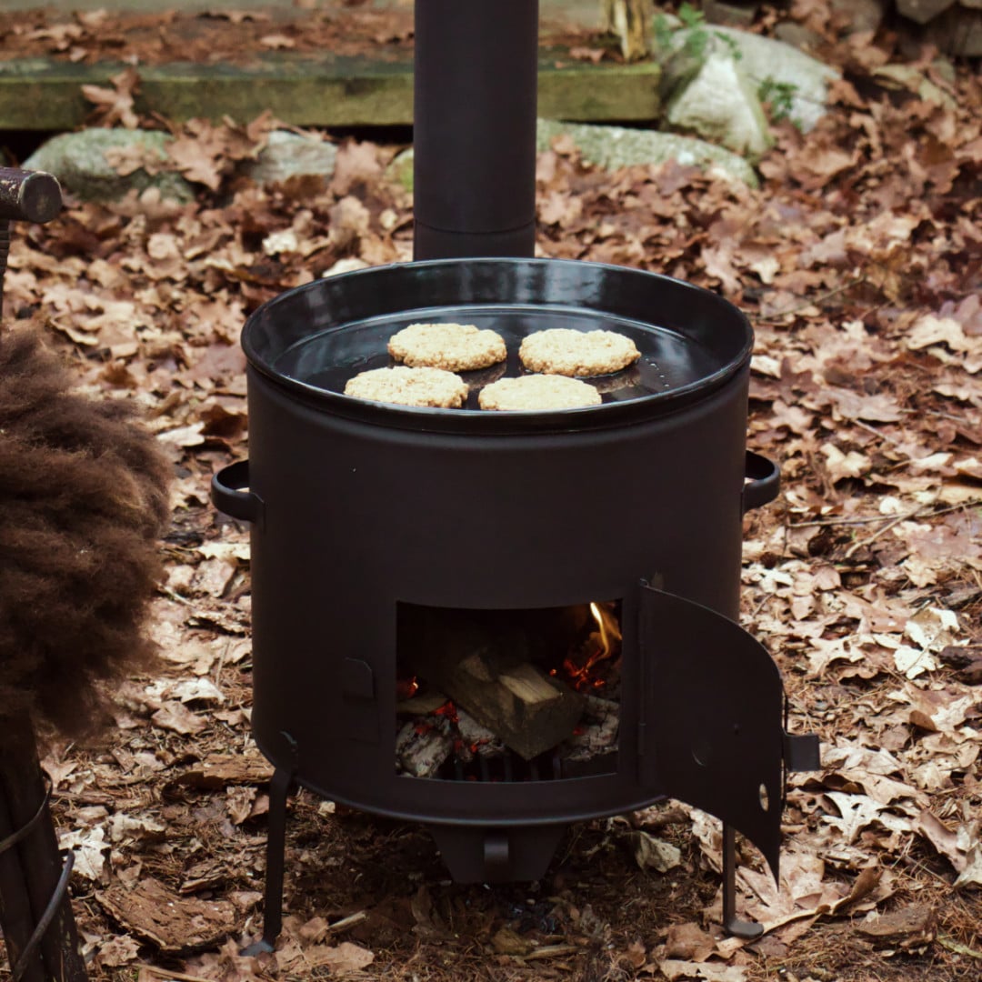 Fry the tastiest vegetarian MC2 burgers on the griddle of the BBQ outdoor cooking stove!