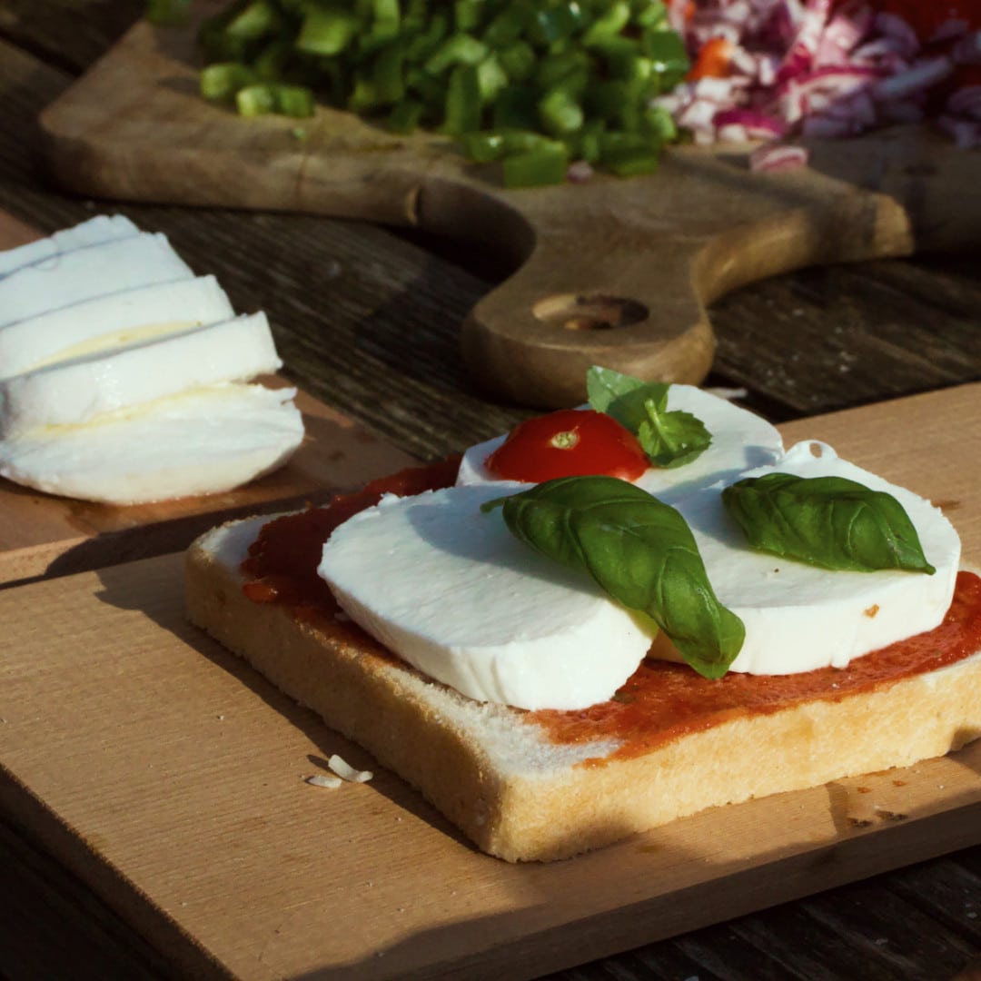 Kampvuur pizza tosti maken