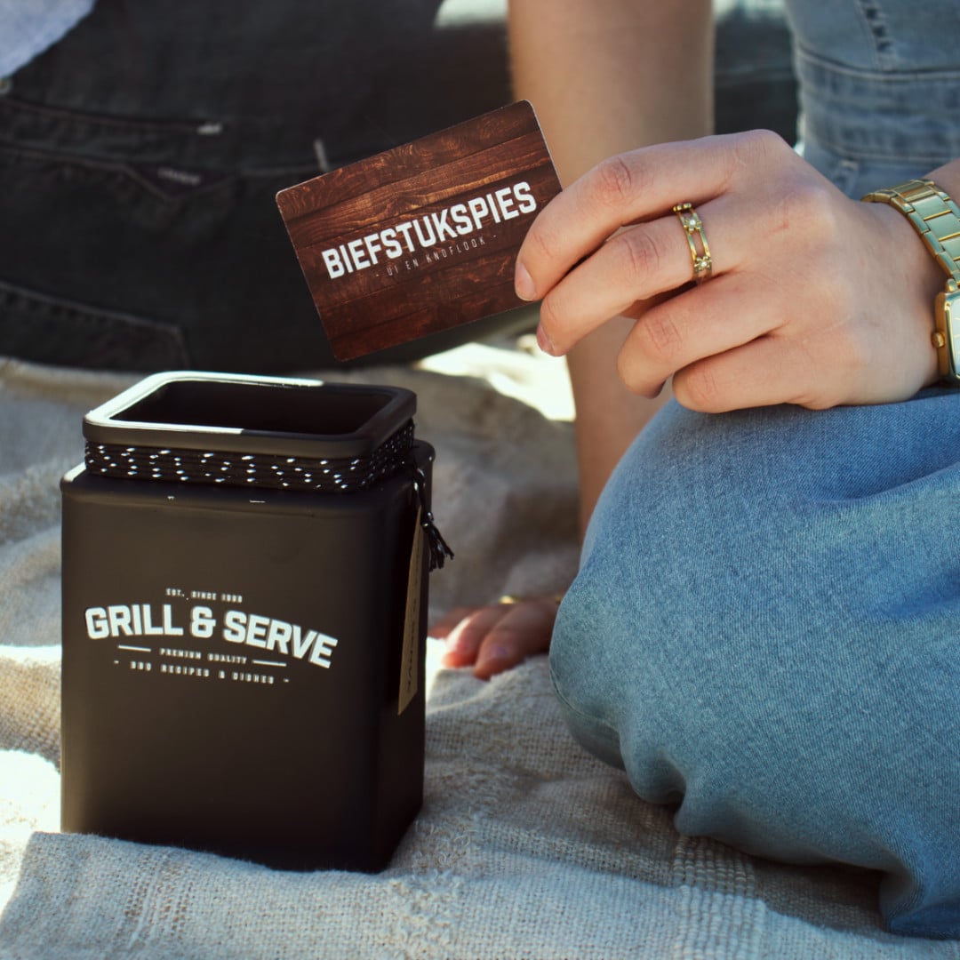 Haal de leukste & lekkerste inspiratie voor BBQ gerechten uit deze Grill & Serve Recepten Pot! Haal de leukste & lekkerste inspiratie voor BBQ gerechten uit deze Grill & Serve Recepten Pot!