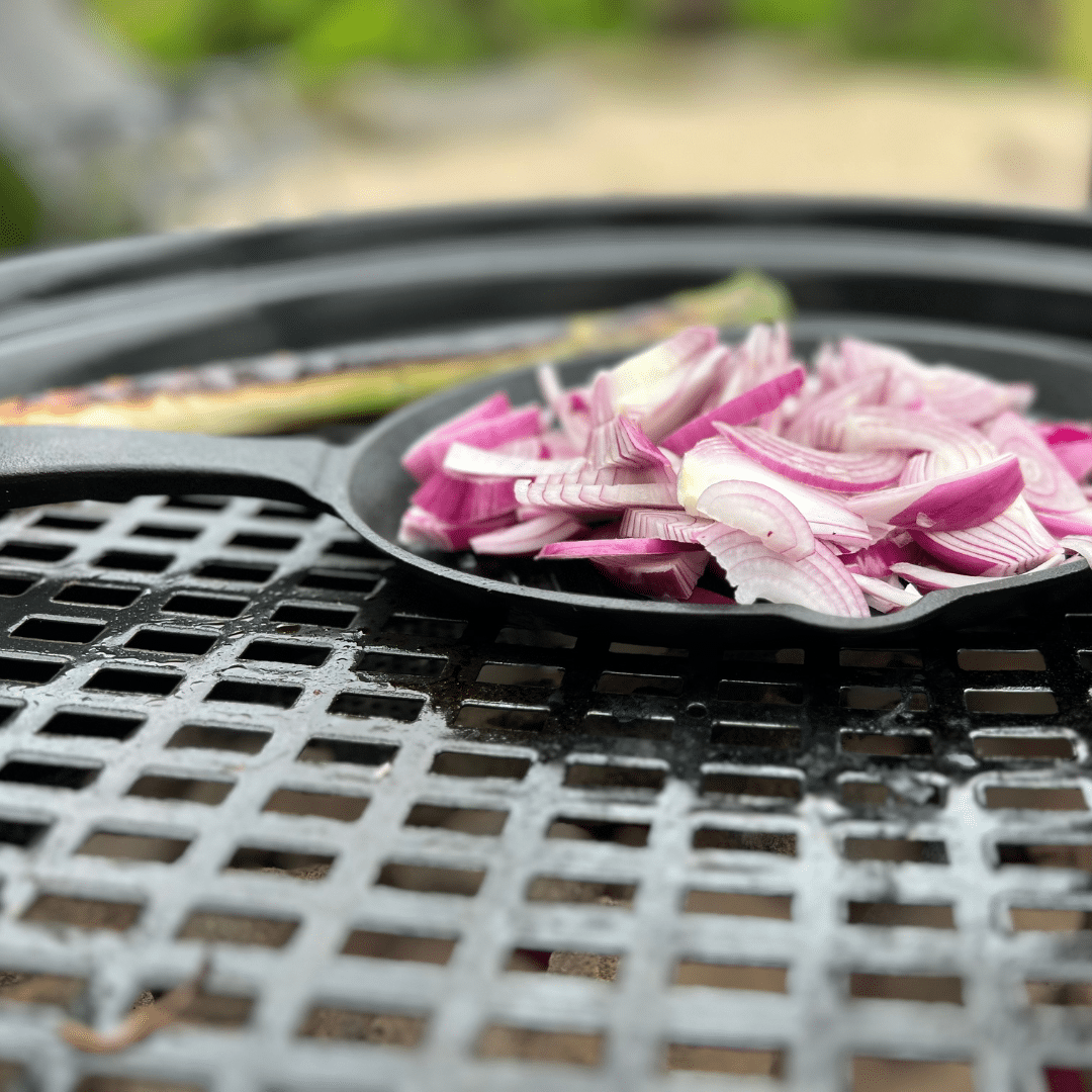 Cast iron grill pan 24 x 19 x 2 cm on grill rack