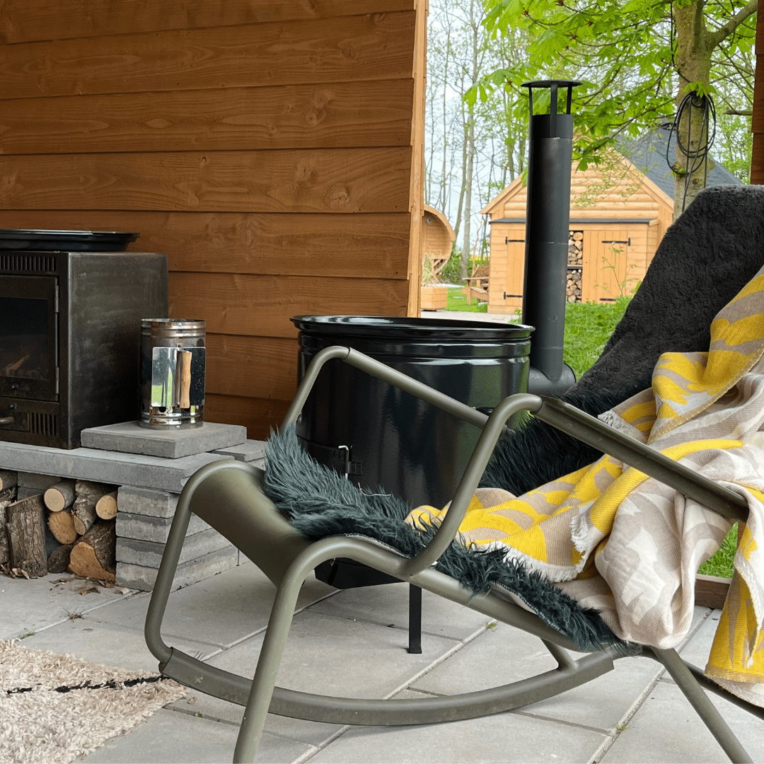 XL BBQ buiten kookkachel bij Bed and breakfast Voor de Wind