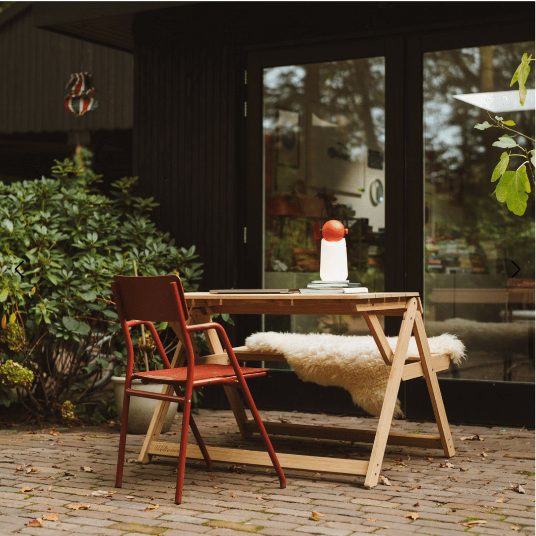 Folding picnic table met flip up en guidelight Folding picnic table met flip up en guidelight