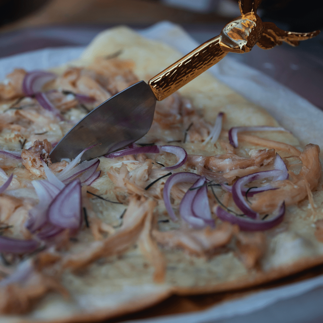 Flammkuchen Filete de disco de pollo del Chef Confit a la VUUR LAB