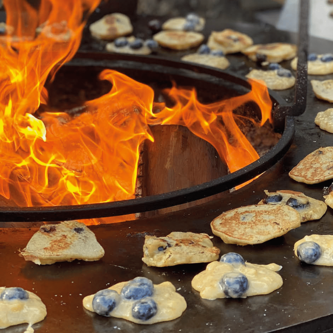 pannkakor på OFYR-plancha pannkakor på OFYR-plancha