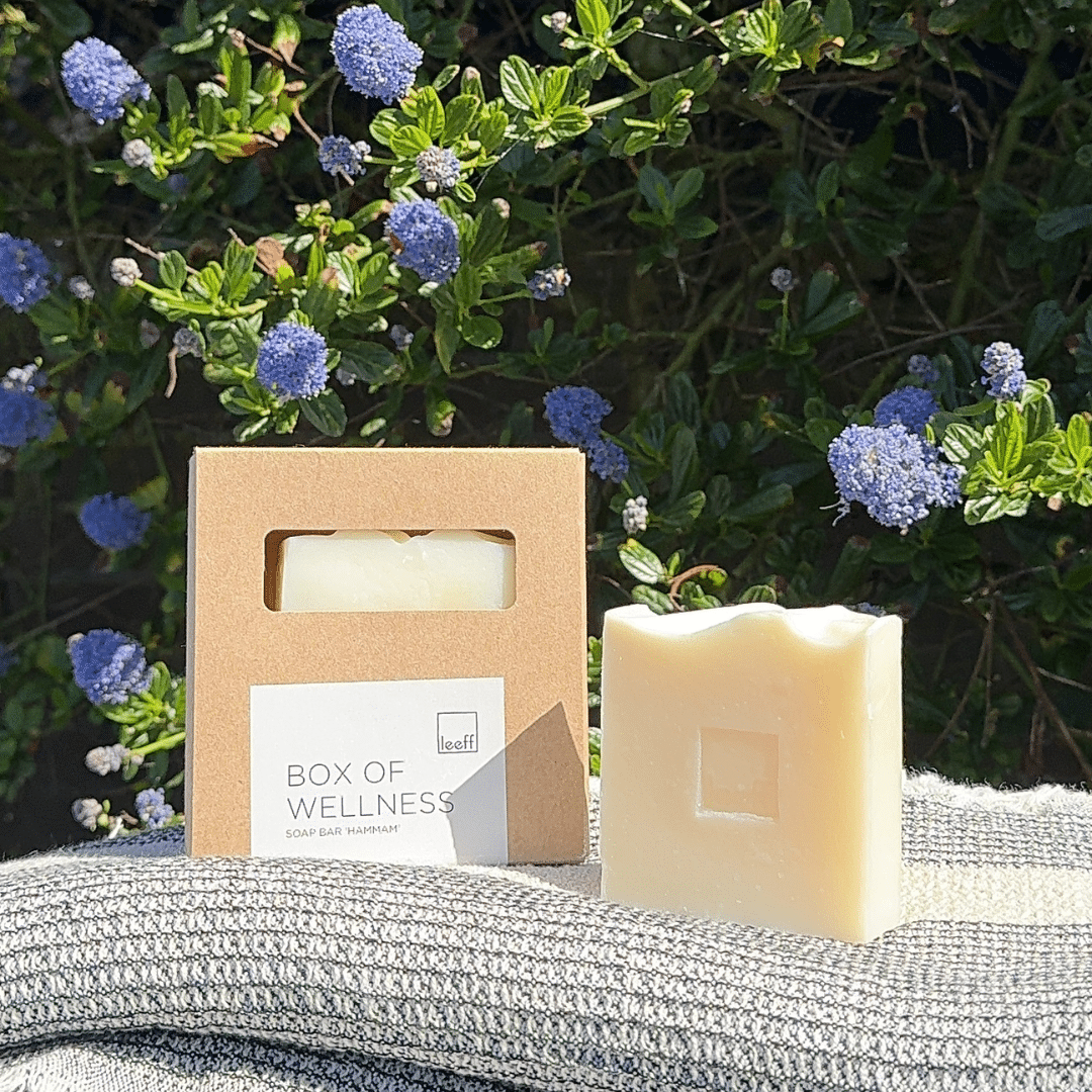 A box of wellness zeepje LEEFF met bloementjes