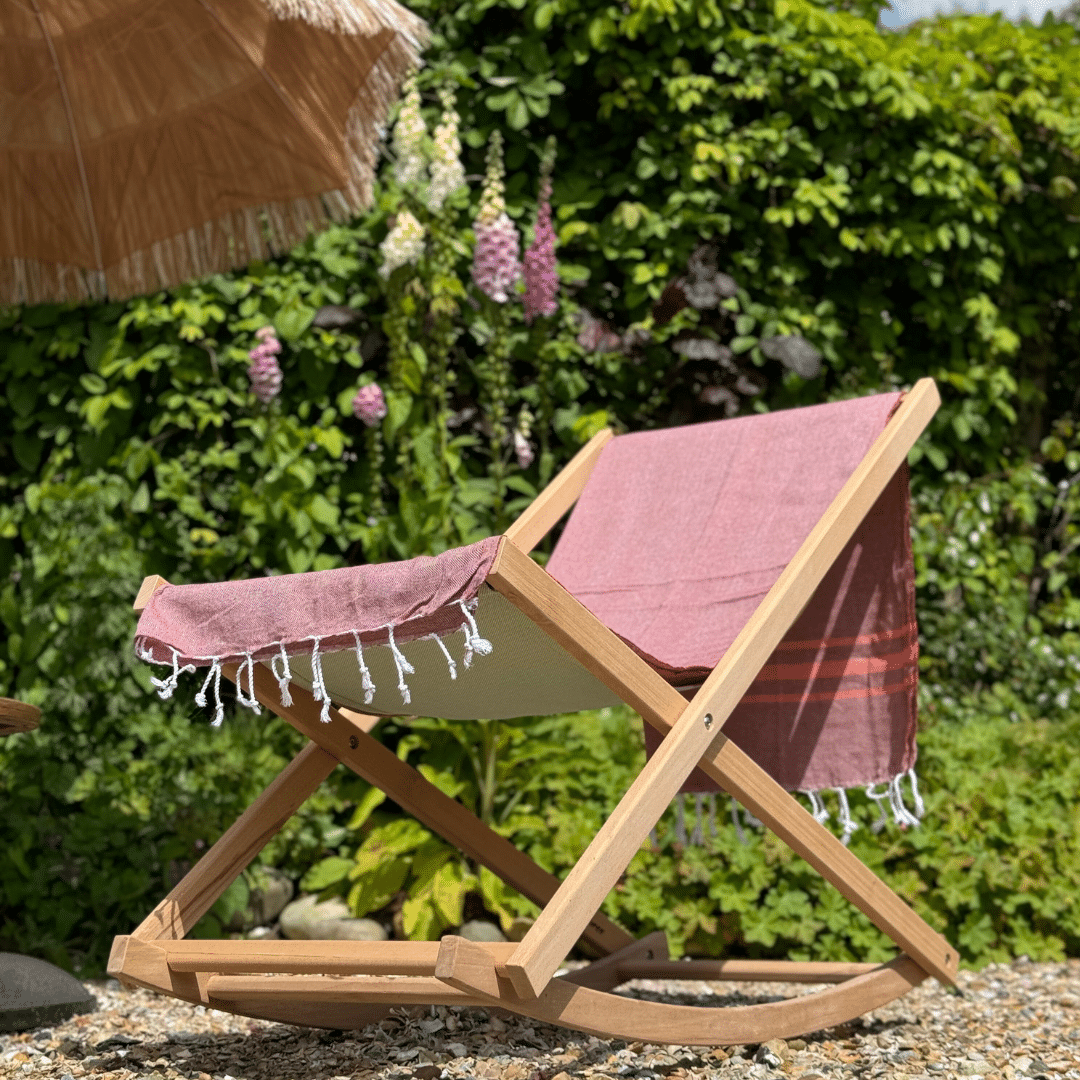 Relaxen in de beach rocker met een mooie Hamamdoek Relaxen in de beach rocker met een mooie Hamamdoek