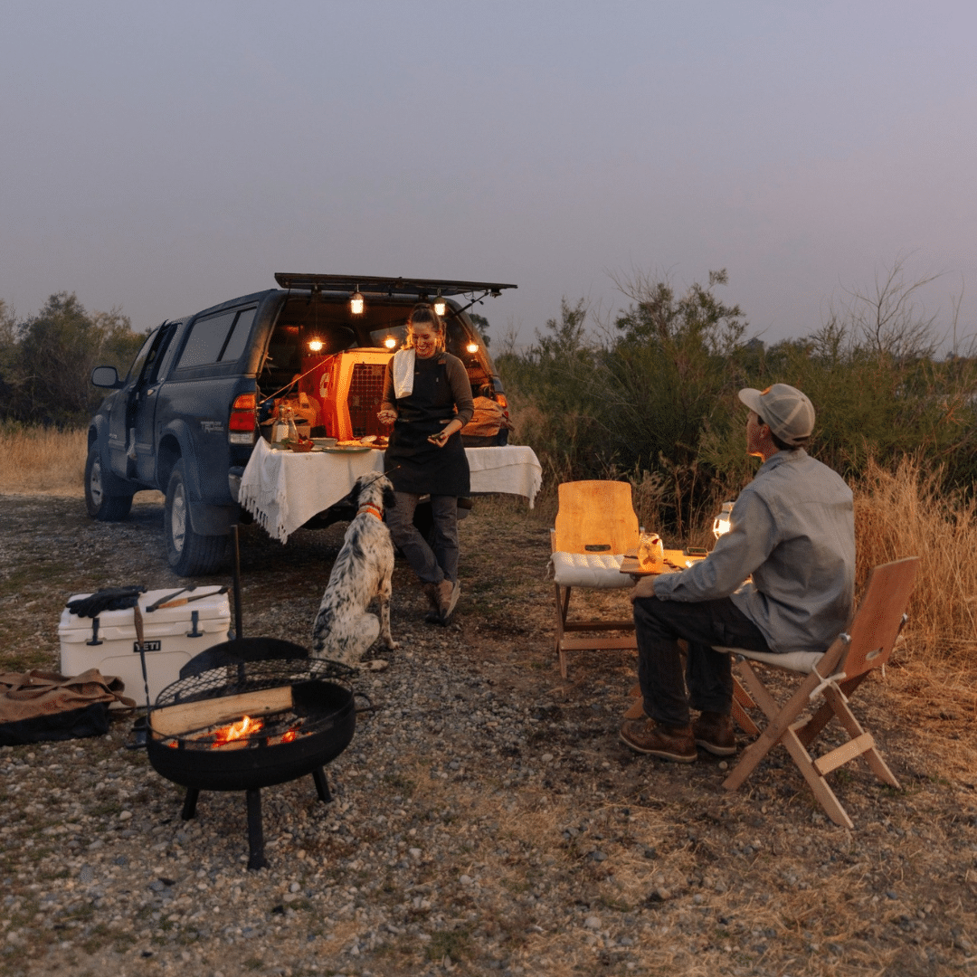 Camping pequeño con barbacoa para vaqueros
