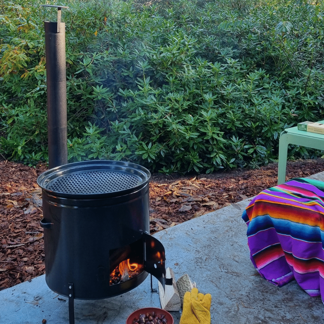VUUR LAB. BBQ Buiten kookkachel bij Woodsy Cozy Cabin