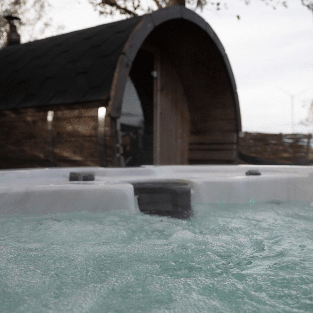 Wintercamping Wellness-Badewanne Whirlpool Sauna
